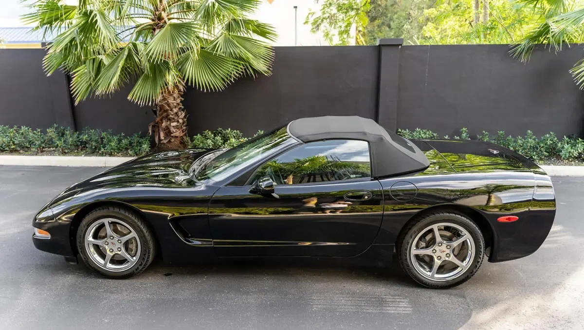 Click to Enlarge-Esc to Close Corvette Generations/C5/C5 2002 Black Left -2.webp